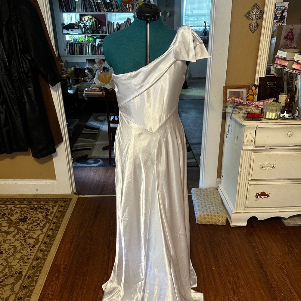 Jessica McClintock White Satin Gown